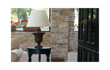 מראת שולחן מעוטרת