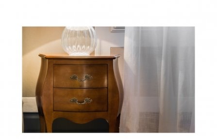 שידת עץ מעוצבת חומה